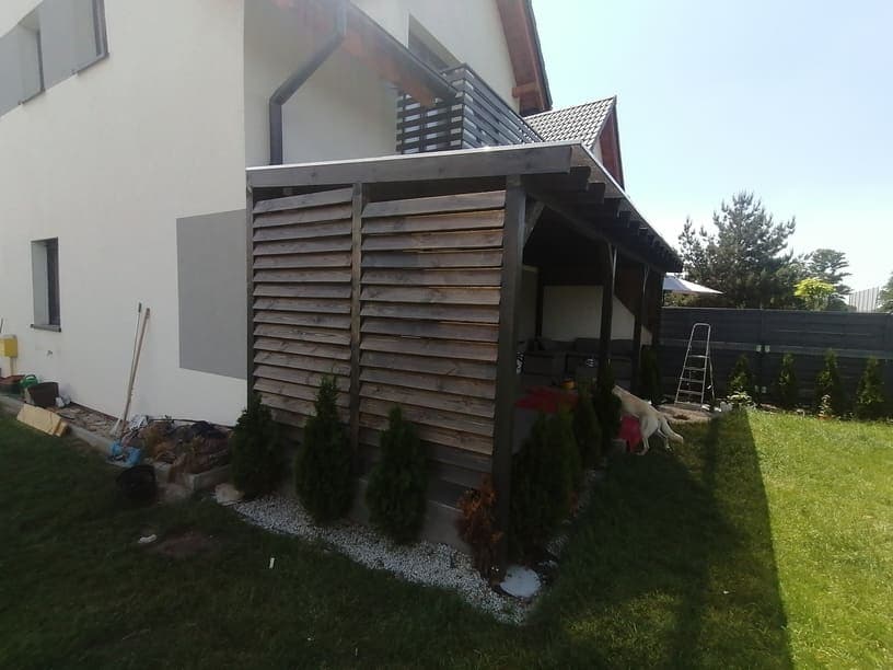 Zadaszenie tarasu przy domu jednorodzinnym - ujęcie 4